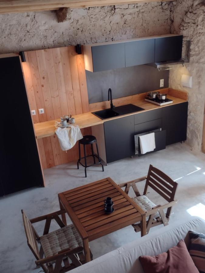Can Tat, Loft In A Old Coach House Sant Jordi Desvalls Exterior foto