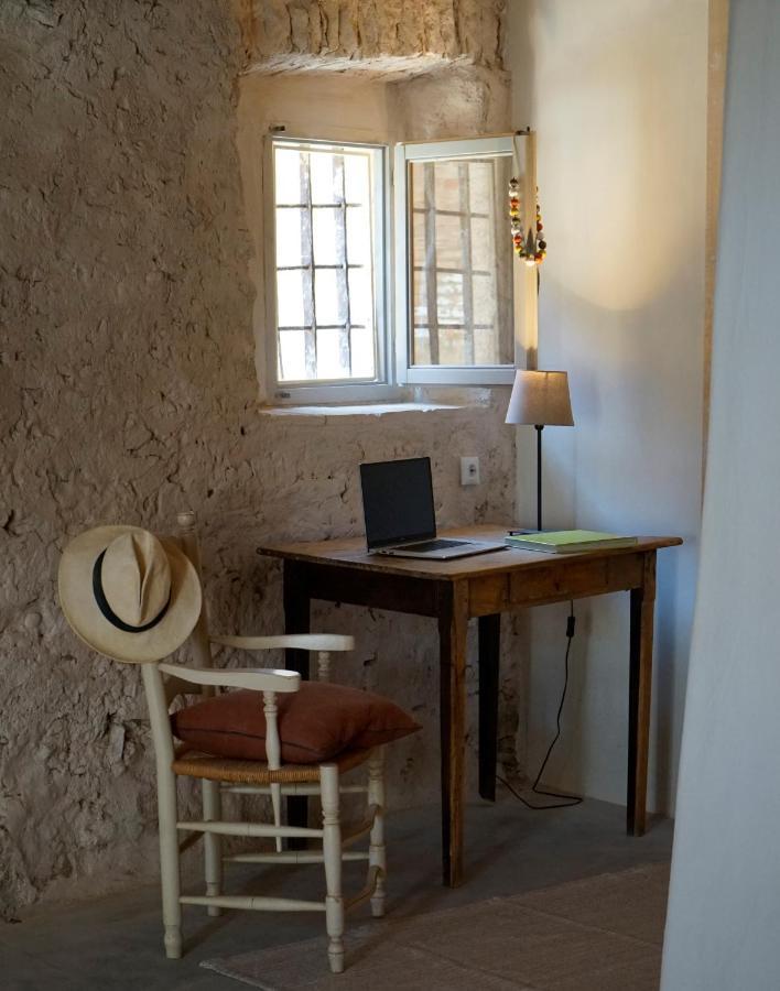 Can Tat, Loft In A Old Coach House Sant Jordi Desvalls Exterior foto